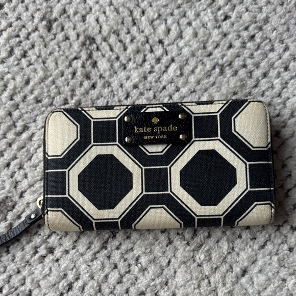 kate spade Handbags - Kate Spade Black and Cream Geometric Wallet